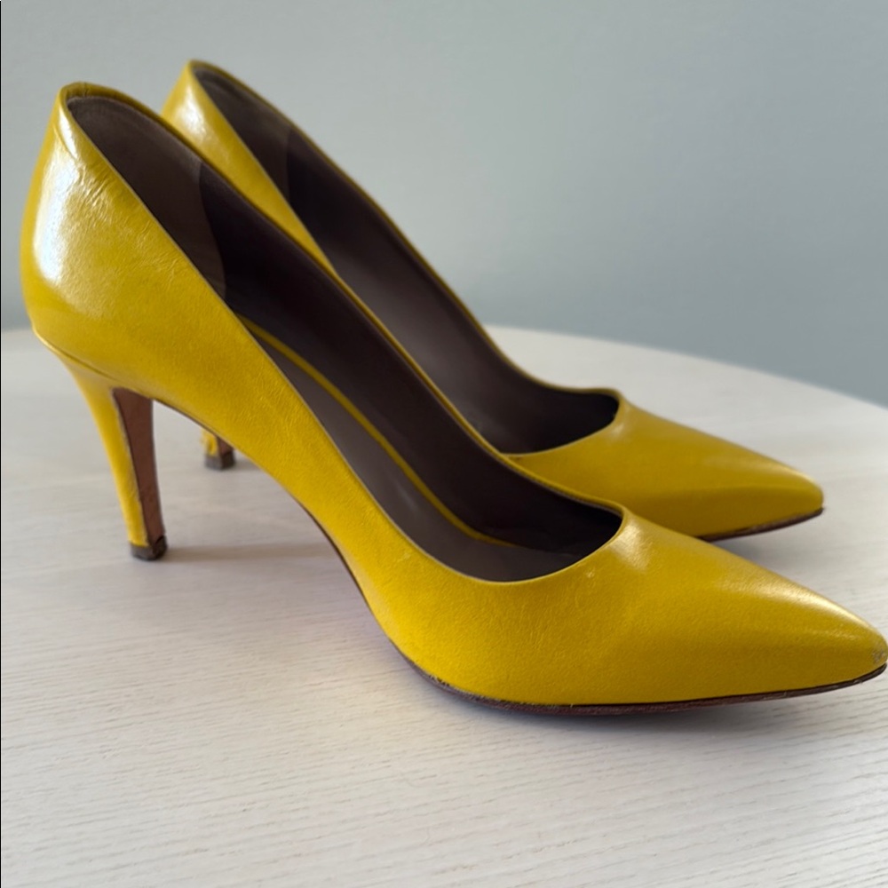 Vibrant Yellow Pointed-Toe Heels with Sleek Stiletto